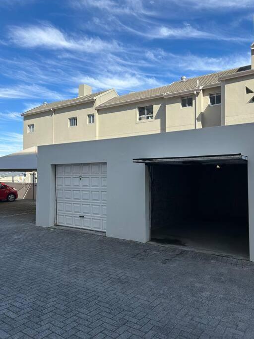 Apartment Nautica By The Cape Town